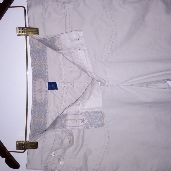 Gloria Vanderbilt slimming kahki capris size 10 - Picture 4 of 4